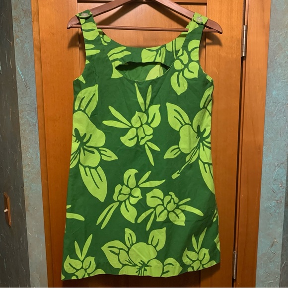 Pomare Tahiti Dresses & Skirts - Vintage green Hawaiian Dress. Shoulder buttons. 100% cotton